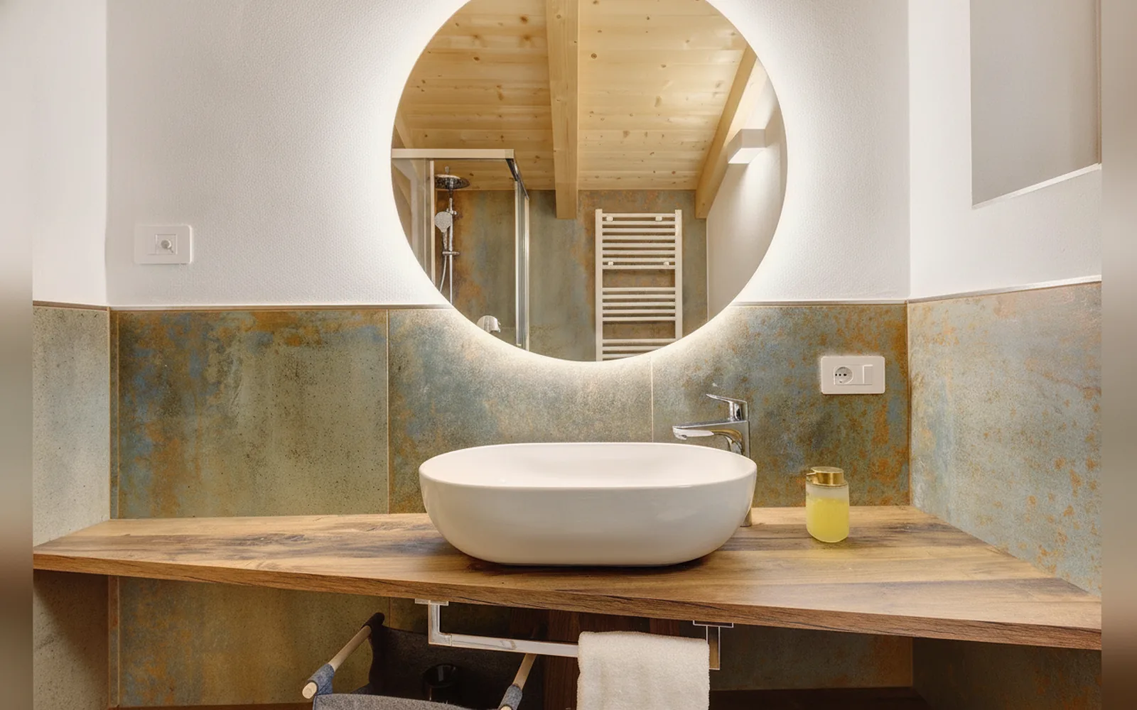 Camera con bagno privato — Rostrini family home retrait, cavalese (foto 25)